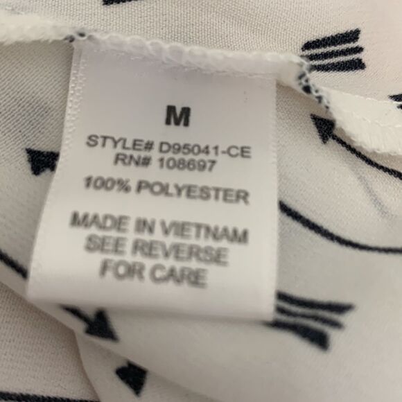 Sweet Rain Size Medium Scoop Neck Short Sleeve White Black Arrows Button Back - Picture 9 of 10